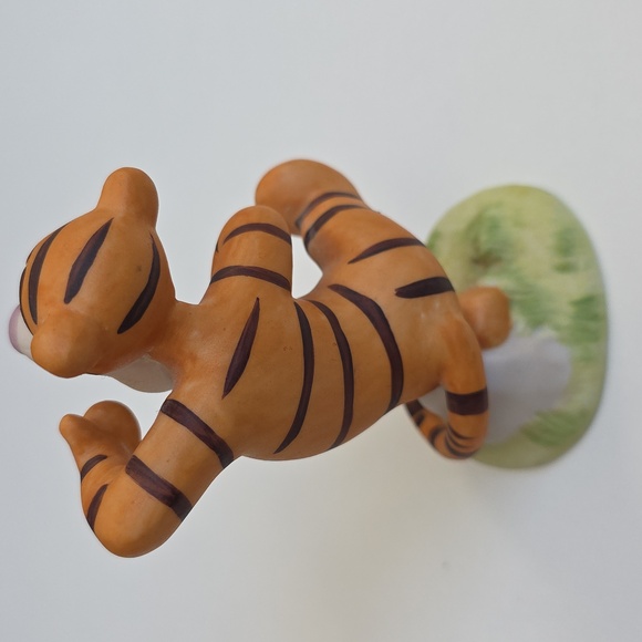 Disney Winnie The Pooh - Tigger Ceramic Figurine Huggerific Disney - Picture 3 of 6